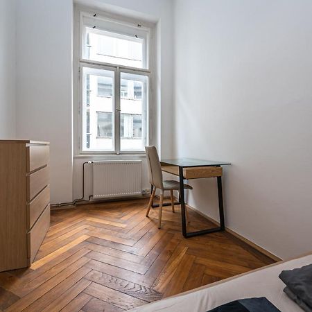 New Town Central Apartment Прага Екстер'єр фото