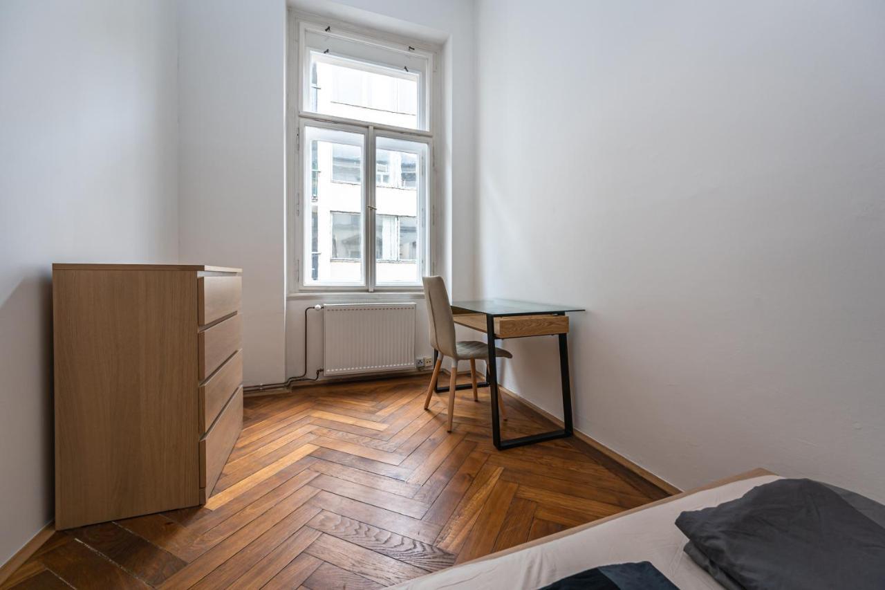 New Town Central Apartment Прага Екстер'єр фото