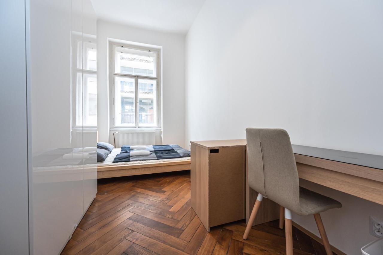 New Town Central Apartment Прага Екстер'єр фото